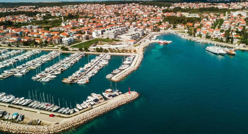 UNIQUE LUXURY DESIGNERS APARTMENT 📍 18 Ulica Vlade Gotovca, 23000 Zadar, Croatie