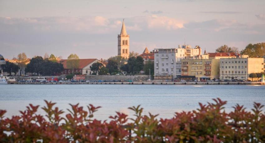 UNIQUE LUXURY DESIGNERS APARTMENT 📍 18 Ulica Vlade Gotovca, 23000 Zadar, Croatie