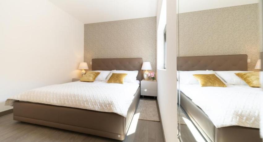 UNIQUE LUXURY DESIGNERS APARTMENT 📍 18 Ulica Vlade Gotovca, 23000 Zadar, Croatie