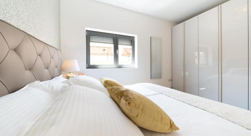 UNIQUE LUXURY DESIGNERS APARTMENT 📍 18 Ulica Vlade Gotovca, 23000 Zadar, Croatie