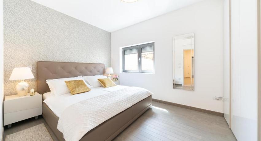 UNIQUE LUXURY DESIGNERS APARTMENT 📍 18 Ulica Vlade Gotovca, 23000 Zadar, Croatie