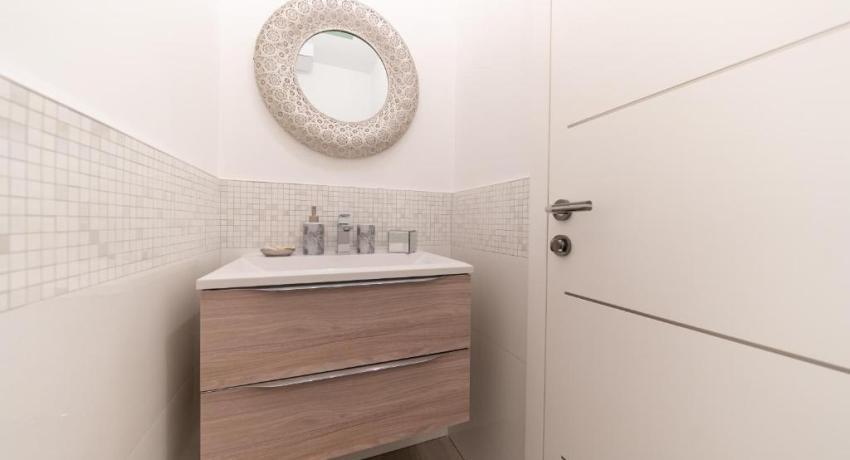 UNIQUE LUXURY DESIGNERS APARTMENT 📍 18 Ulica Vlade Gotovca, 23000 Zadar, Croatie