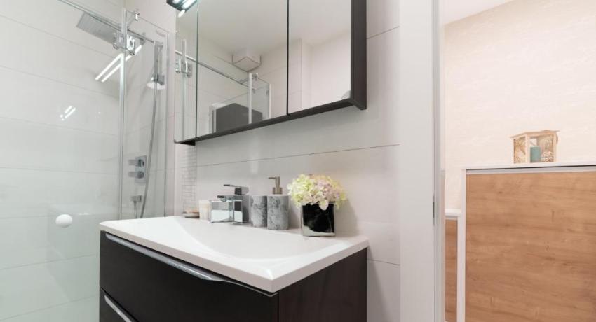 UNIQUE LUXURY DESIGNERS APARTMENT 📍 18 Ulica Vlade Gotovca, 23000 Zadar, Croatie
