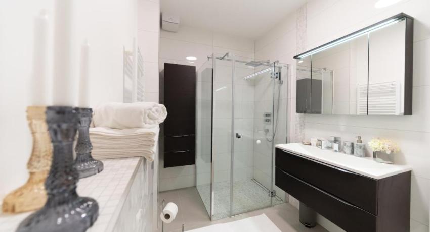 UNIQUE LUXURY DESIGNERS APARTMENT 📍 18 Ulica Vlade Gotovca, 23000 Zadar, Croatie