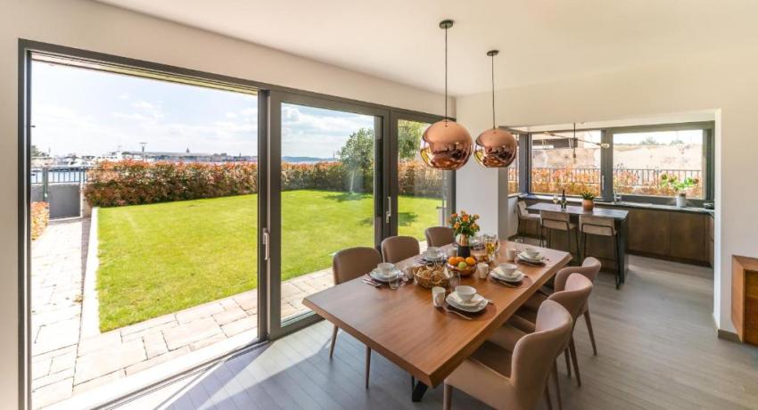 UNIQUE LUXURY DESIGNERS APARTMENT 📍 18 Ulica Vlade Gotovca, 23000 Zadar, Croatie