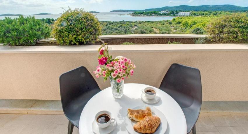 Apartments Plavi Biser 📍 Podsolarsko 80A, 22000 Šibenik, Croatie