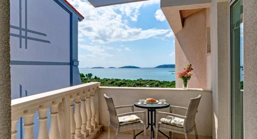 Apartments Plavi Biser 📍 Podsolarsko 80A, 22000 Šibenik, Croatie