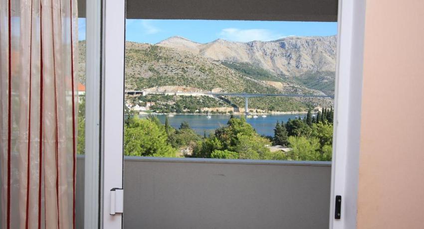 Villa Erna – 📍 Vatroslava Lisinskog 35, 20000 Dubrovnik, Croatie