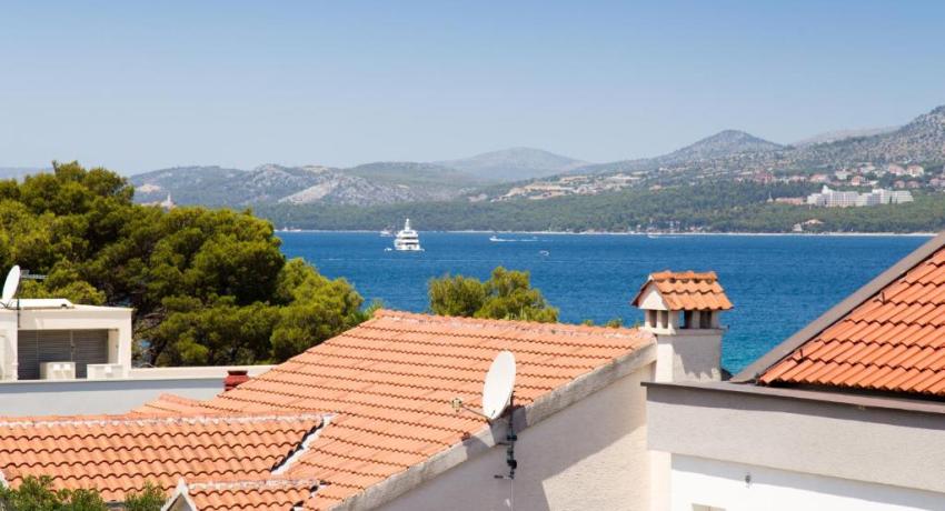 Beachfront house Olbia 📍9 Planikovica VI, 21223 Trogir, Croatie