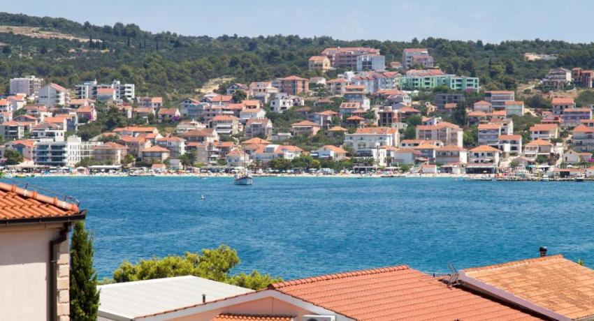 Beachfront house Olbia 📍9 Planikovica VI, 21223 Trogir, Croatie