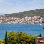 Beachfront house Olbia 📍9 Planikovica VI, 21223 Trogir, Croatie