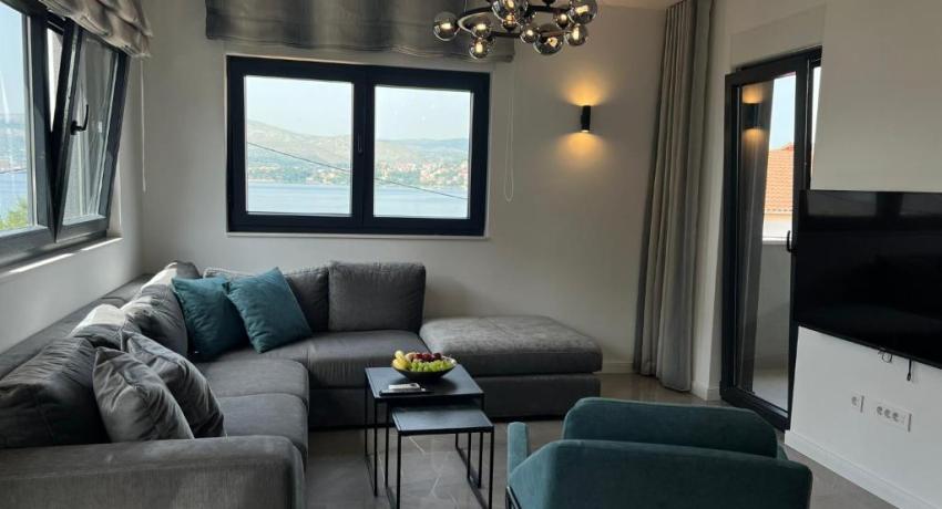 Beachfront house Olbia 📍9 Planikovica VI, 21223 Trogir, Croatie
