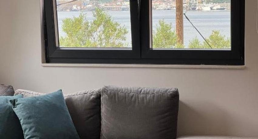 Beachfront house Olbia 📍9 Planikovica VI, 21223 Trogir, Croatie