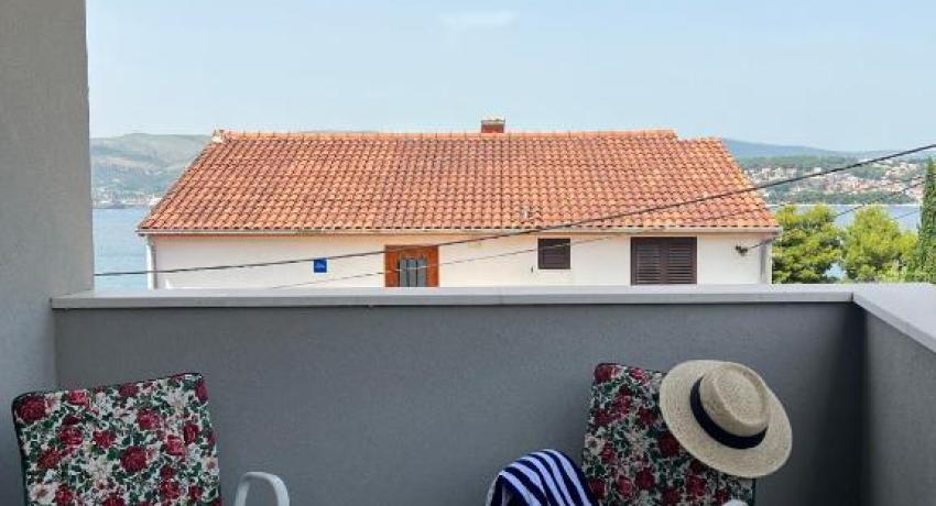 Beachfront house Olbia 📍9 Planikovica VI, 21223 Trogir, Croatie
