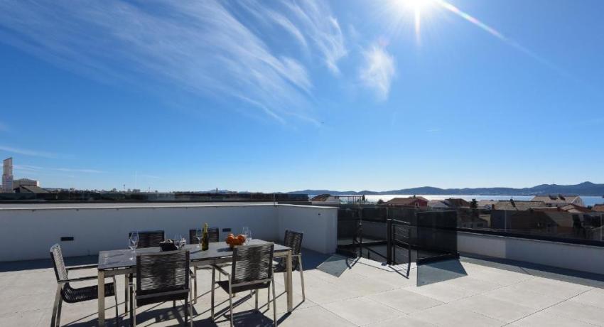 FUX LUXURY rooftop terrace JACUZZI & BBQ