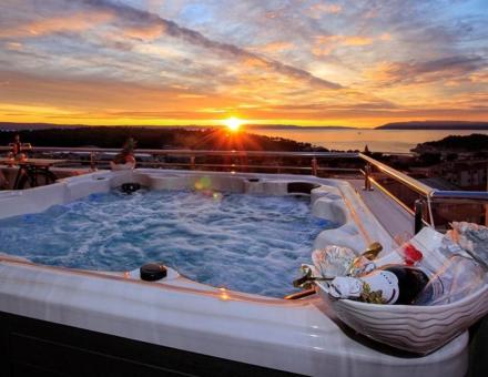 FUX LUXURY rooftop terrace JACUZZI & BBQ