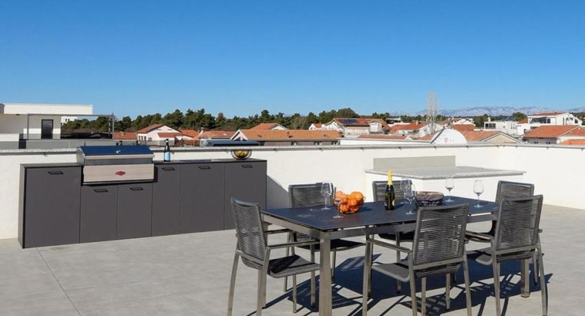 FUX LUXURY rooftop terrace JACUZZI & BBQ