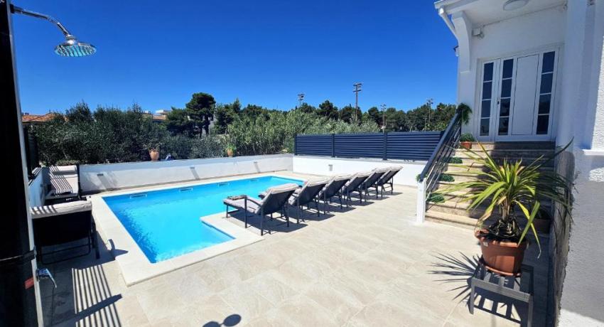 Villa Lungomare with private pool