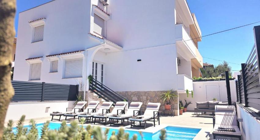 Villa Lungomare with private pool