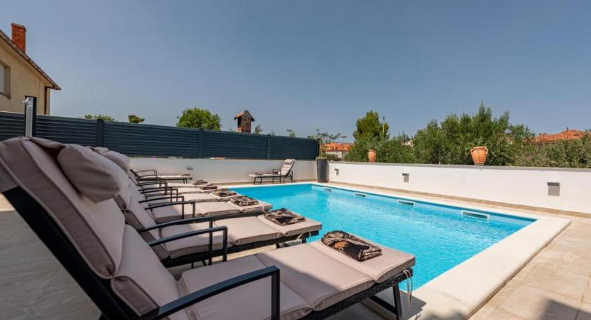 Villa Lungomare with private pool
