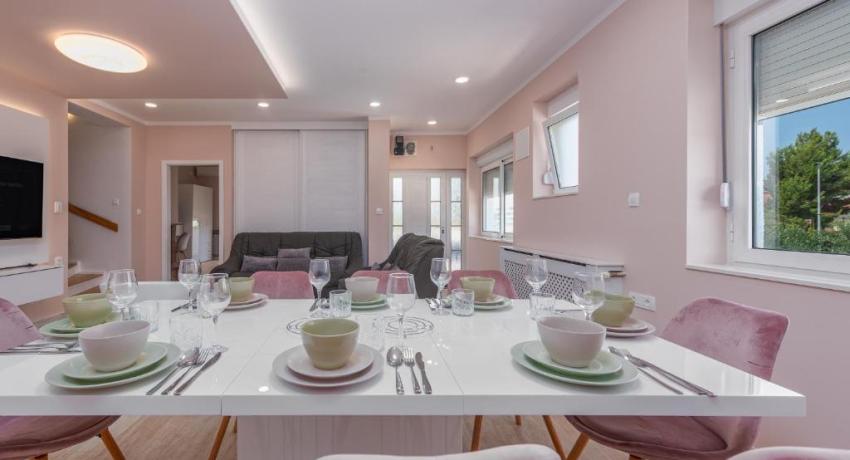 Villa Lungomare with private pool