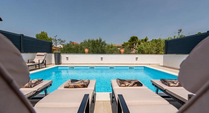 Villa Lungomare with private pool