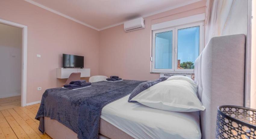 Villa Lungomare with private pool