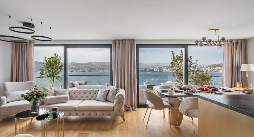 De luxe Villa Palace Al Nera 2 swimming pools at sea 📍Planikovica VII, 21223 Trogir, Croatie