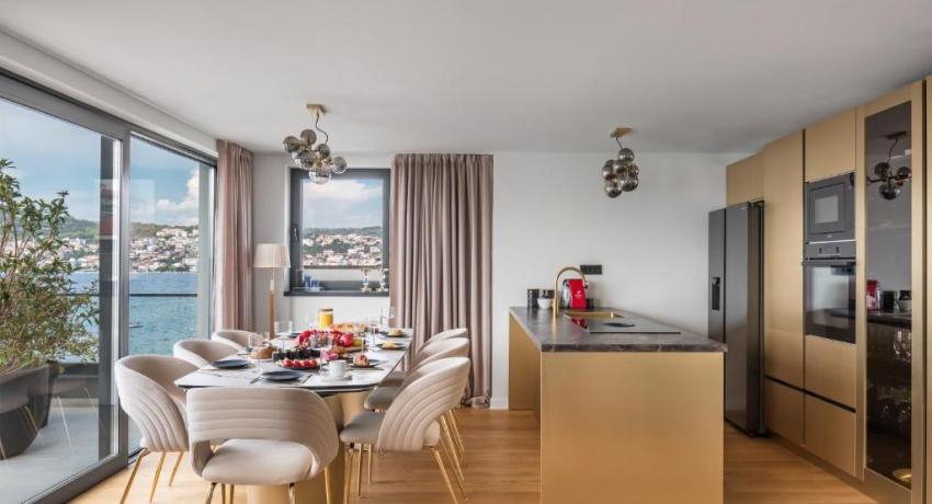 De luxe Villa Palace Al Nera 2 swimming pools at sea 📍Planikovica VII, 21223 Trogir, Croatie
