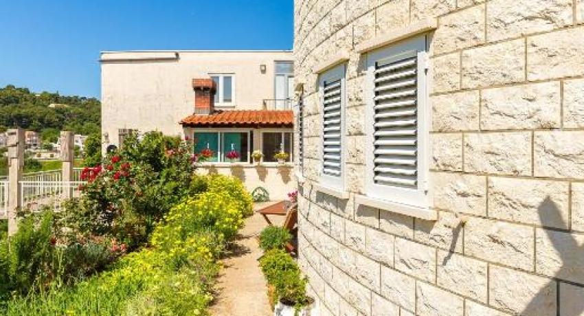Sunshine Apartments– 📍Iva Vojnovića 11A, Lapad, 20000 Dubrovnik, Croatie