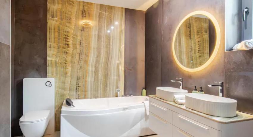 De luxe Villa Palace Al Nera 2 swimming pools at sea 📍Planikovica VII, 21223 Trogir, Croatie
