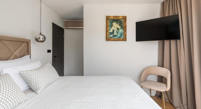 De luxe Villa Palace Al Nera 2 swimming pools at sea 📍Planikovica VII, 21223 Trogir, Croatie