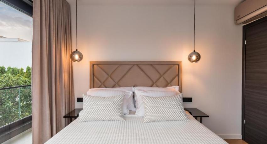 De luxe Villa Palace Al Nera 2 swimming pools at sea 📍Planikovica VII, 21223 Trogir, Croatie