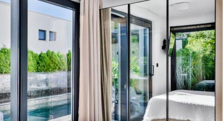 De luxe Villa Palace Al Nera 2 swimming pools at sea 📍Planikovica VII, 21223 Trogir, Croatie