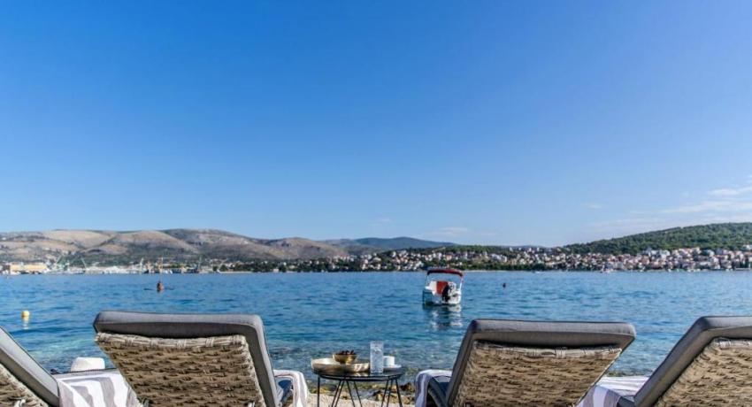 De luxe Villa Palace Al Nera 2 swimming pools at sea 📍Planikovica VII, 21223 Trogir, Croatie