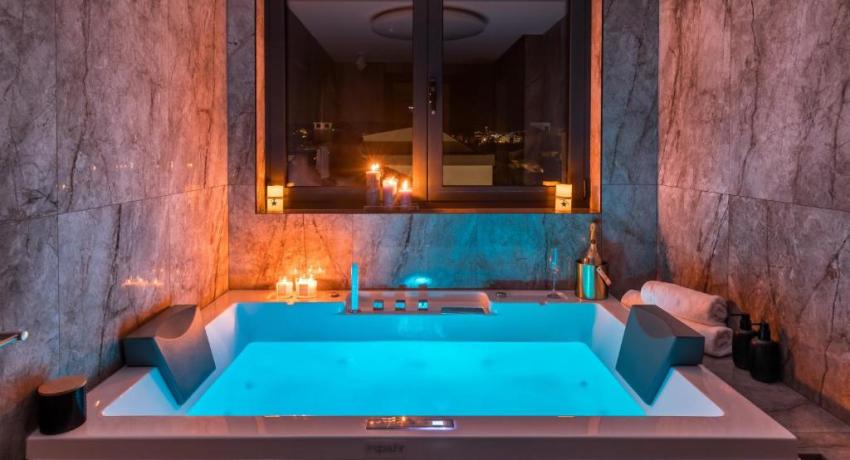 De luxe Villa Palace Al Nera 2 swimming pools at sea 📍Planikovica VII, 21223 Trogir, Croatie
