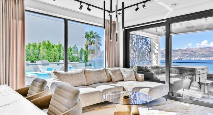 De luxe Villa Palace Al Nera 2 swimming pools at sea 📍Planikovica VII, 21223 Trogir, Croatie