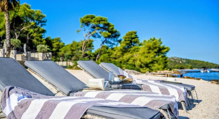 De luxe Villa Palace Al Nera 2 swimming pools at sea 📍Planikovica VII, 21223 Trogir, Croatie