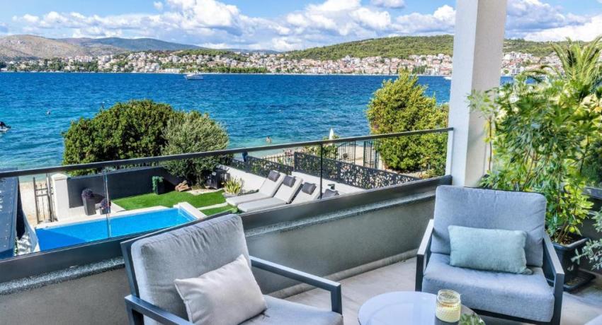 De luxe Villa Palace Al Nera 2 swimming pools at sea 📍Planikovica VII, 21223 Trogir, Croatie