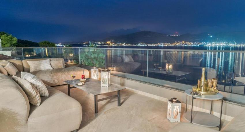 De luxe Villa Palace Al Nera 2 swimming pools at sea 📍Planikovica VII, 21223 Trogir, Croatie