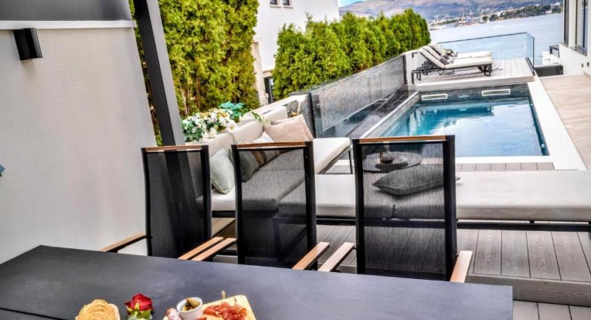 De luxe Villa Palace Al Nera 2 swimming pools at sea 📍Planikovica VII, 21223 Trogir, Croatie