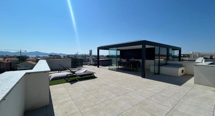 FUX LUXURY rooftop terrace JACUZZI & BBQ