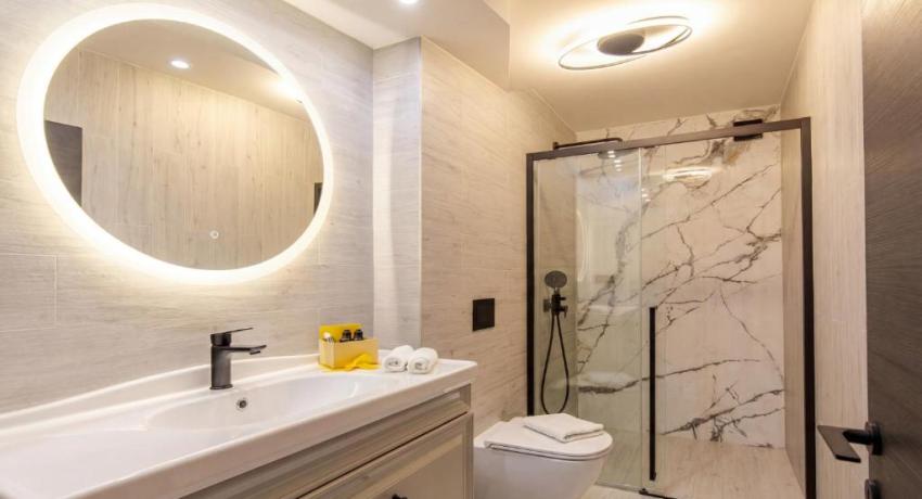 De luxe Villa Palace Al Nera 2 swimming pools at sea 📍Planikovica VII, 21223 Trogir, Croatie