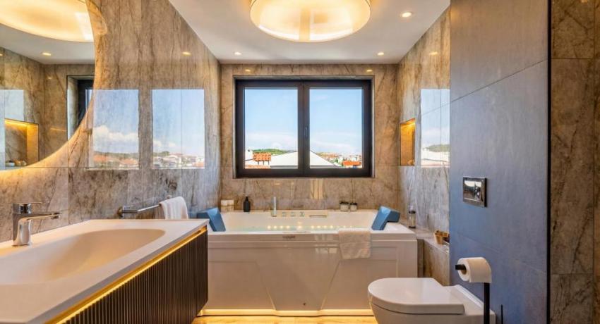 De luxe Villa Palace Al Nera 2 swimming pools at sea 📍Planikovica VII, 21223 Trogir, Croatie