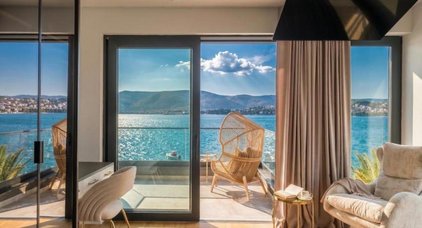 De luxe Villa Palace Al Nera 2 swimming pools at sea 📍Planikovica VII, 21223 Trogir, Croatie