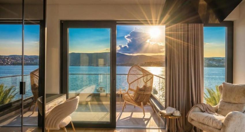 De luxe Villa Palace Al Nera 2 swimming pools at sea 📍Planikovica VII, 21223 Trogir, Croatie