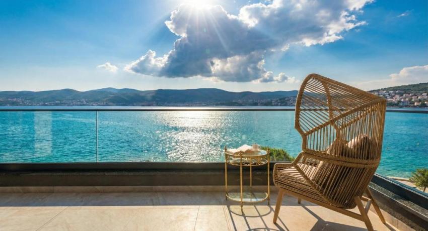 De luxe Villa Palace Al Nera 2 swimming pools at sea 📍Planikovica VII, 21223 Trogir, Croatie