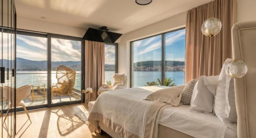 De luxe Villa Palace Al Nera 2 swimming pools at sea 📍Planikovica VII, 21223 Trogir, Croatie
