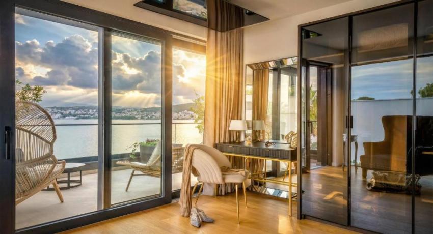 De luxe Villa Palace Al Nera 2 swimming pools at sea 📍Planikovica VII, 21223 Trogir, Croatie