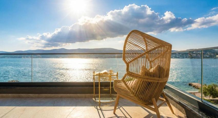 De luxe Villa Palace Al Nera 2 swimming pools at sea 📍Planikovica VII, 21223 Trogir, Croatie